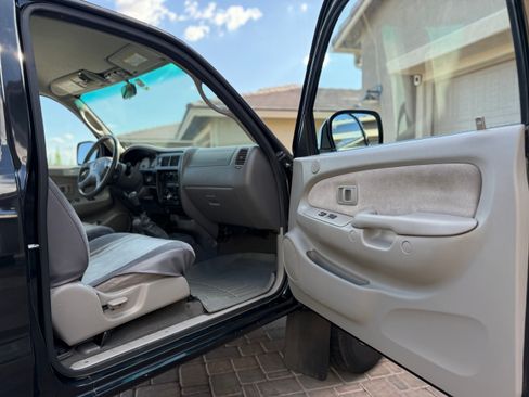 Used 2002 Toyota Tacoma 4x4 Xtracab V6 image 9