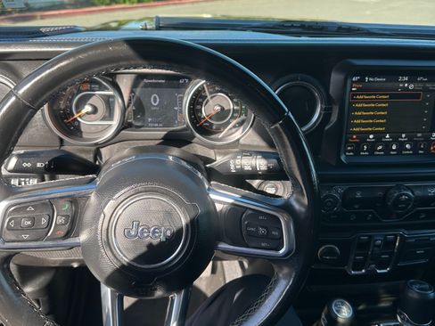 Used 2019 Jeep Wrangler Unlimited Sahara image 23