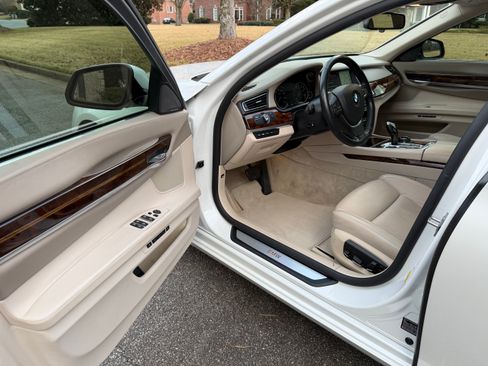 Used 2014 BMW 750Li image 10