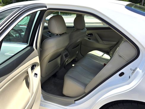 Used 2009 Toyota Camry LE FWD image 6