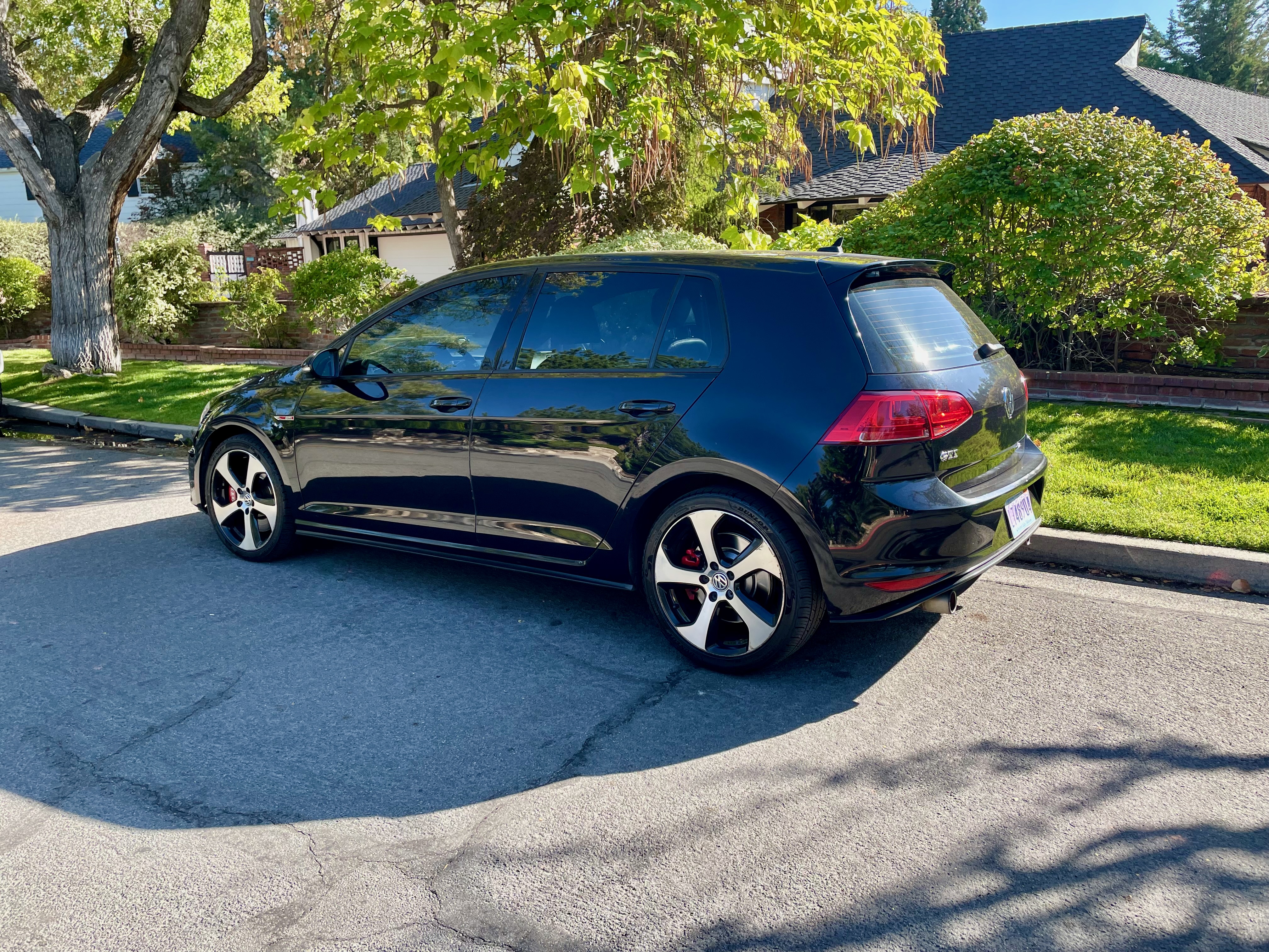 Used 2016 Volkswagen GTI Autobahn w/ Lighting Package (SEL) FWD image 4