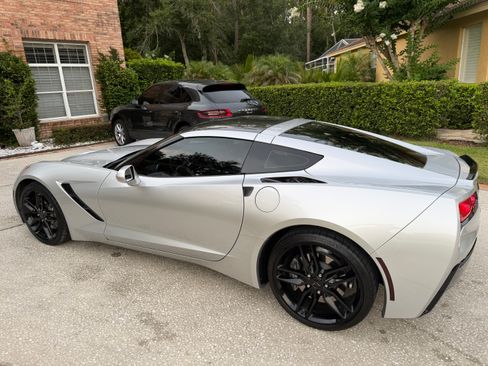 Used 2019 Chevrolet Corvette Stingray Coupe w/ 1LT RWD image 10