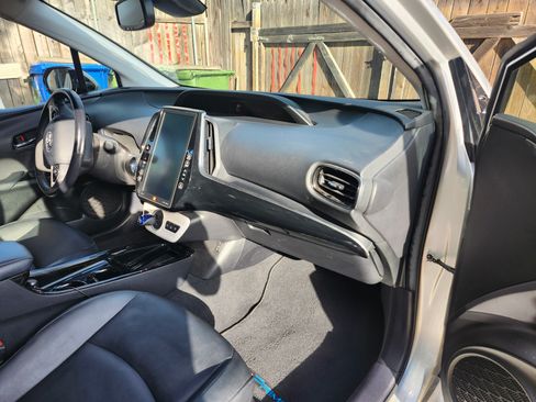 Used 2019 Toyota Prius Prime Advanced w/ Carpet Mat Package image 11