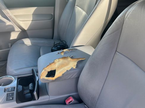 Used 2010 Toyota Highlander SE image 17