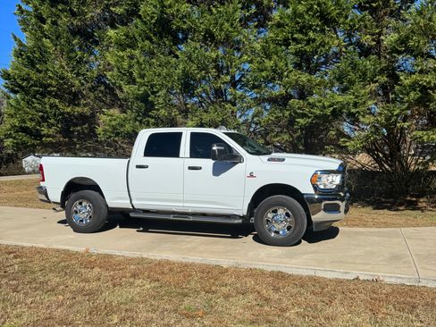 Used 2024 RAM 2500 Tradesman w/ Chrome Appearance Group AWD/4WD image 1