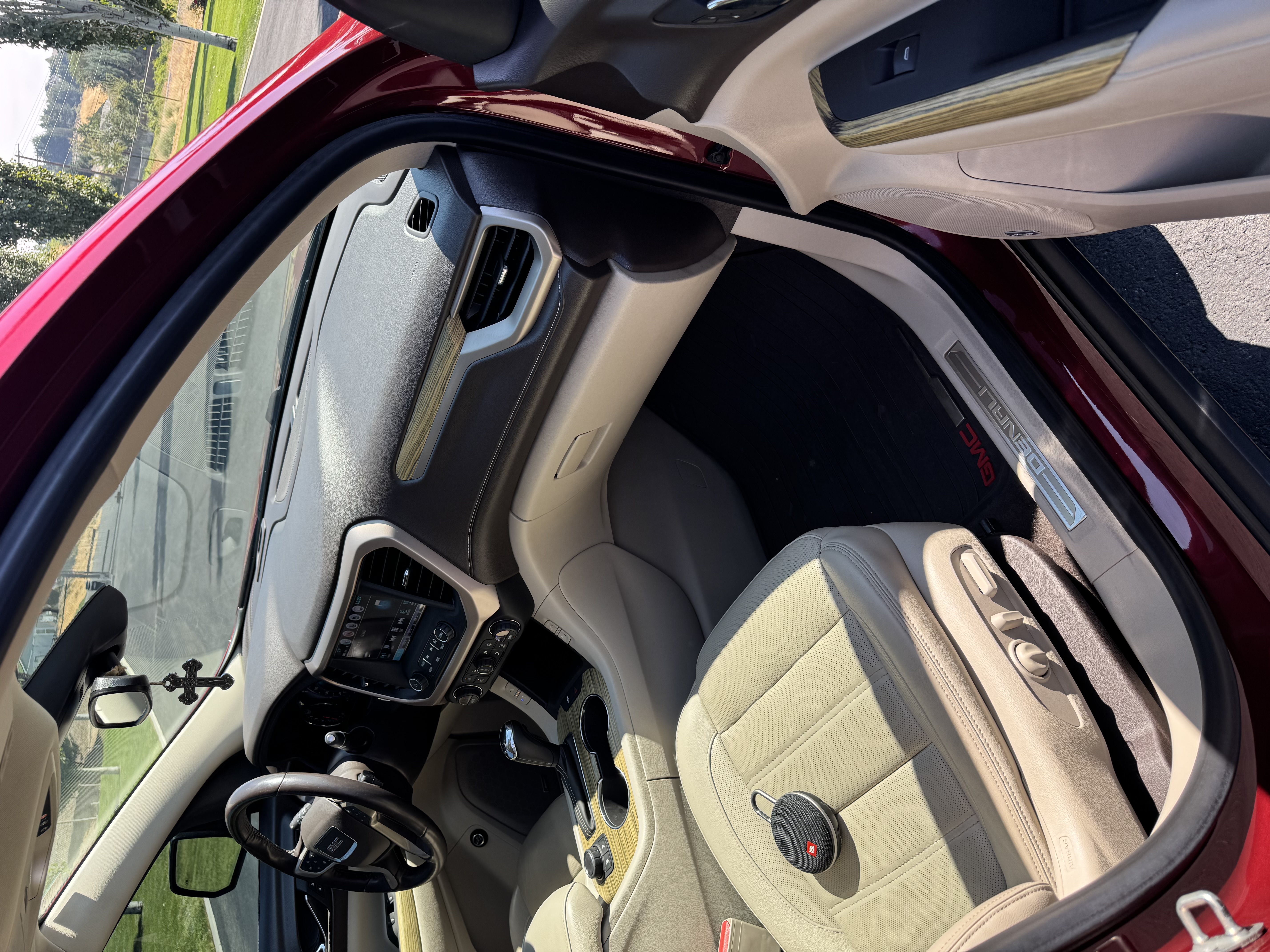 Used 2018 GMC Acadia Denali w/ Technology Package AWD/4WD image 20
