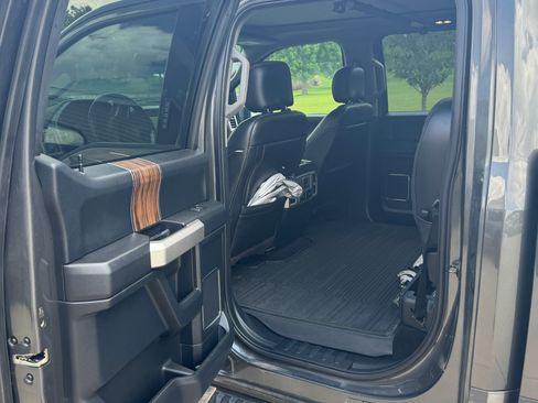 Used 2019 Ford F150 Lariat w/ Equipment Group 502A Luxury AWD/4WD image 9