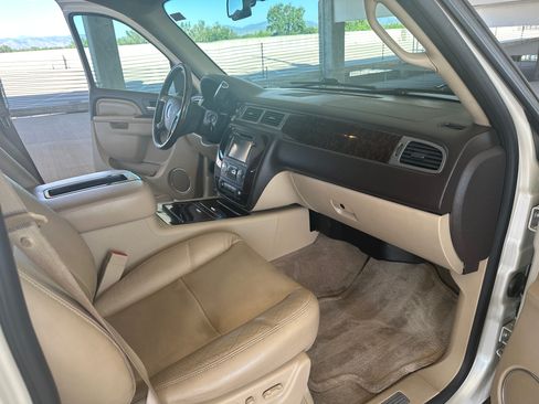 Used 2012 GMC Yukon XL Denali AWD/4WD image 12