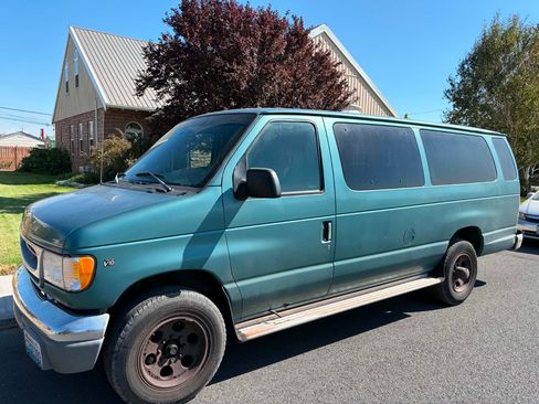 Used 1998 Ford E-350 and Econoline 350 Club Wagon RWD image 2