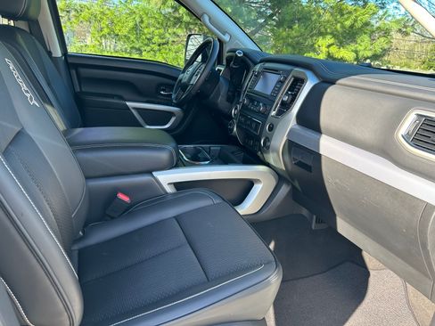 Used 2018 Nissan Titan PRO-4X image 15