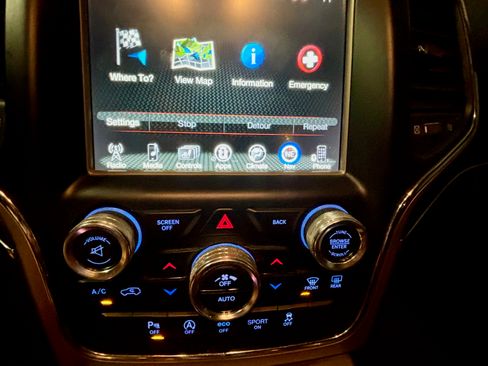 Used 2017 Jeep Grand Cherokee Limited w/ Luxury Group II image 11