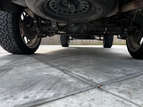 Used 2015 Chevrolet Suburban LT image 16