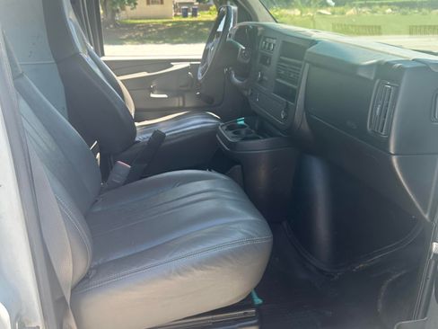 Used 2009 Chevrolet Express 2500 RWD image 5