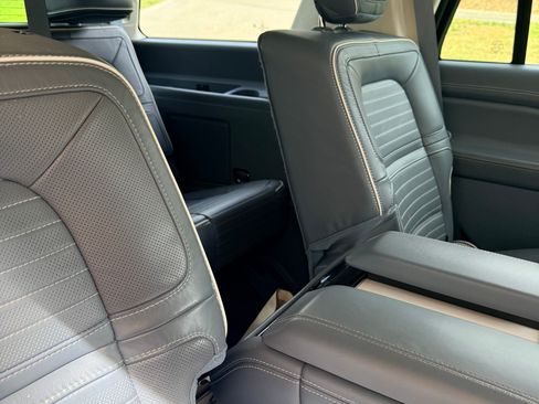 Used 2024 Lincoln Navigator Black Label image 17