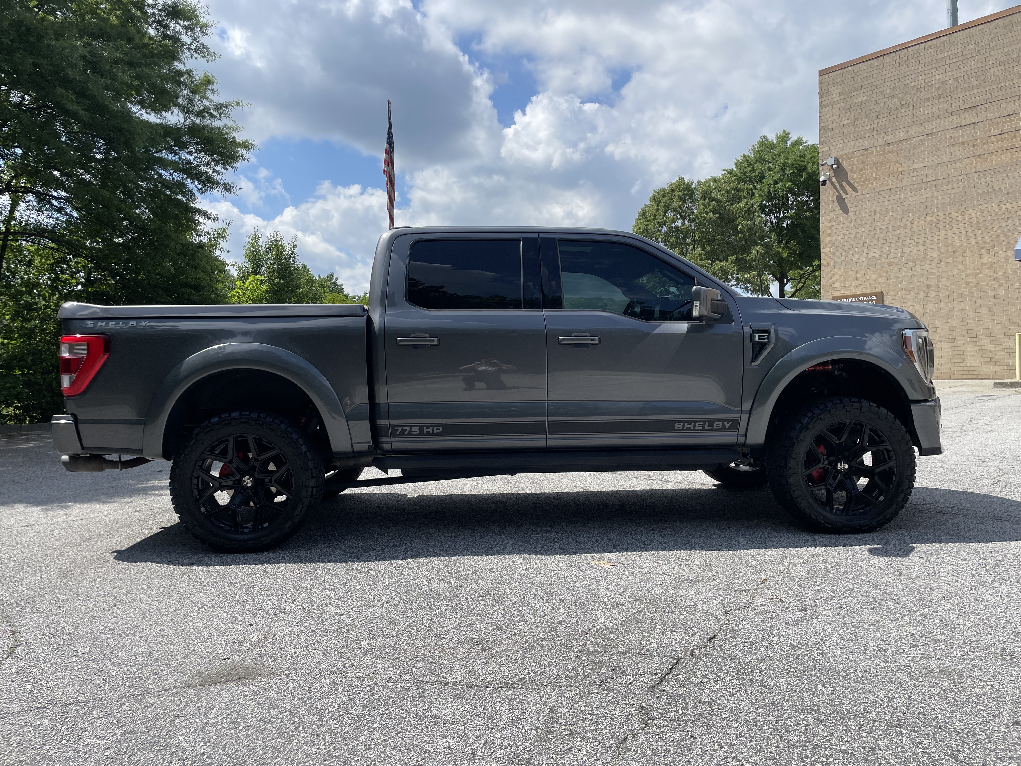 Used 2022 Ford F150 Lariat w/ Equipment Group 502A High AWD/4WD image 9