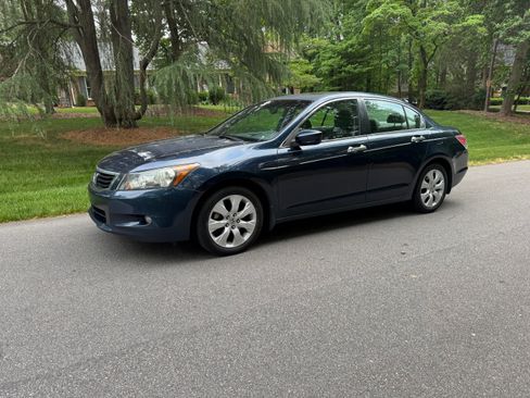 Used 2010 Honda Accord EX-L image 1