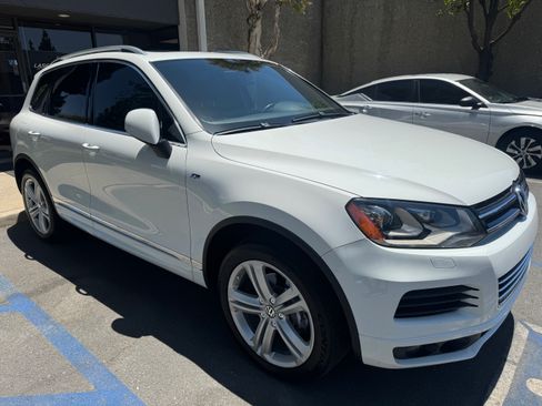 Used 2014 Volkswagen Touareg TDI AWD/4WD image 8