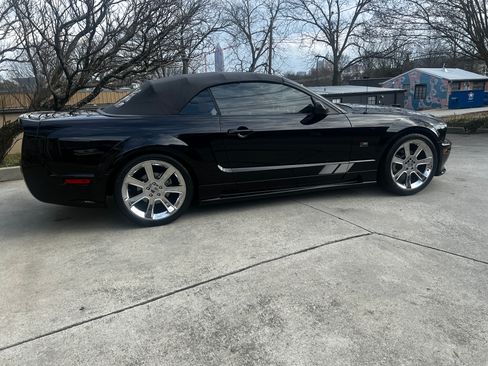 Used 2005 Ford Mustang GT Premium image 18