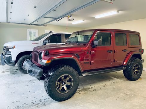 Used 2022 Jeep Wrangler Unlimited Sahara w/ Cold Weather Group image 12