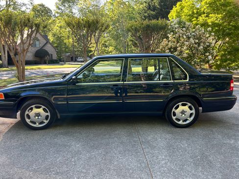 Used 1998 Volvo S90 RWD image 1