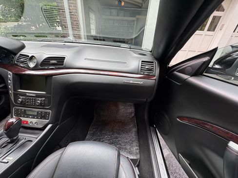 Used 2015 Maserati GranTurismo Convertible RWD image 24