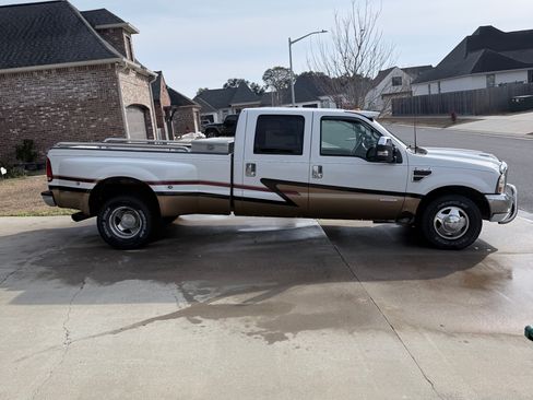 Used 2001 Ford F350 2WD Crew Cab DRW Super Duty image 1