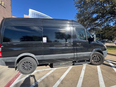 Used 2018 Mercedes-Benz Sprinter 2500 image 1