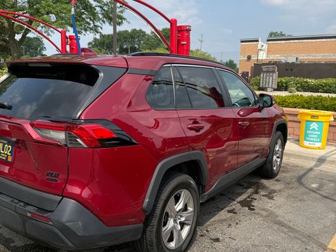 Used 2022 Toyota RAV4 XLE w/ Convenience Package AWD/4WD image 4