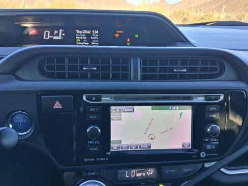 Used 2016 Toyota Prius C Three image 10