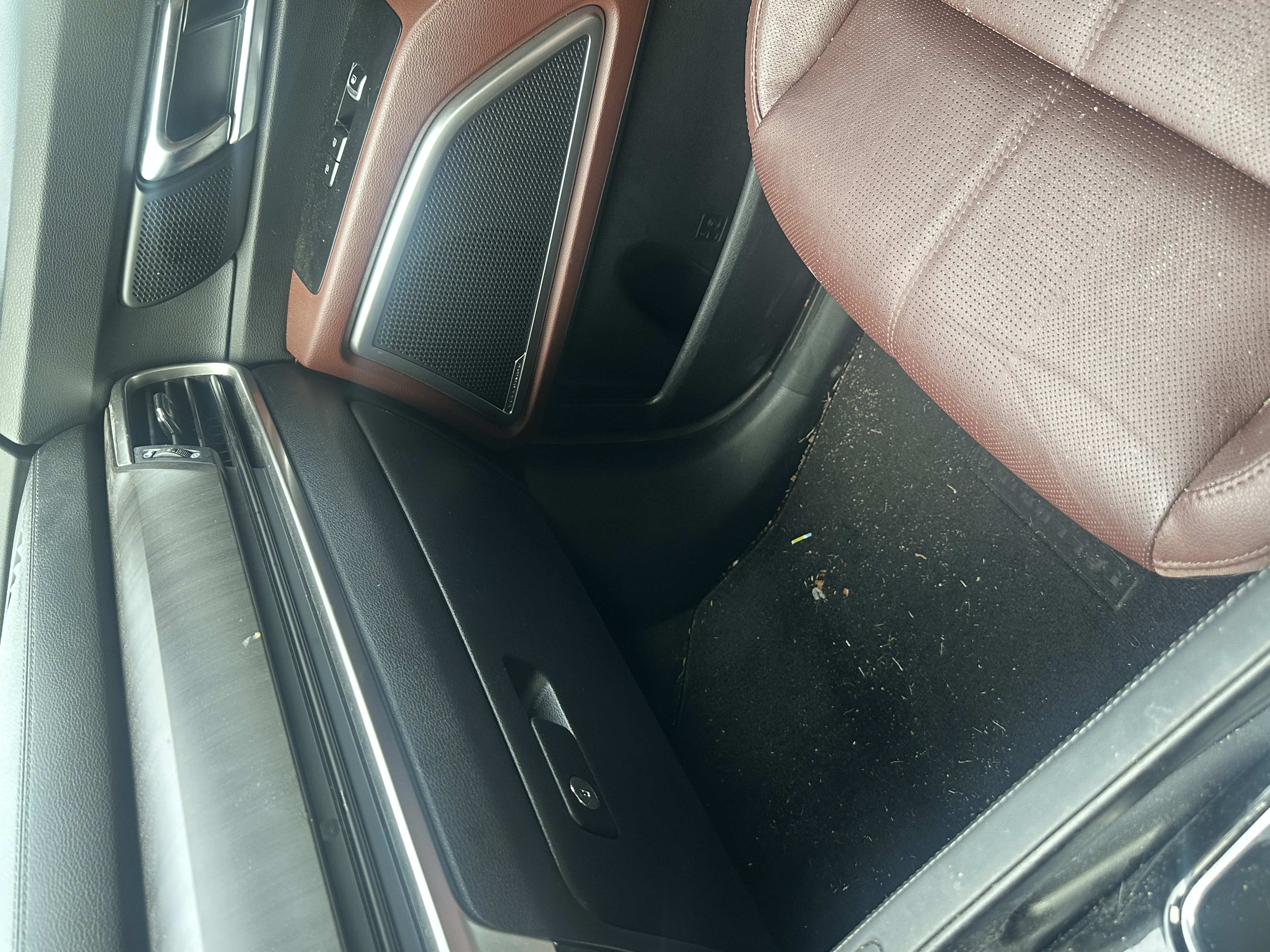 Used 2024 Kia Telluride EX w/ EX Captain's Chair Package FWD image 21