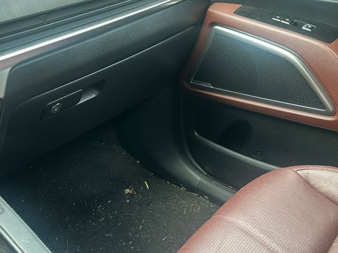 Used 2024 Kia Telluride EX w/ EX Captain's Chair Package FWD image 21