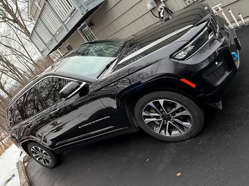 Used 2023 Jeep Grand Cherokee Overland w/ Advanced Protech Group III image 4