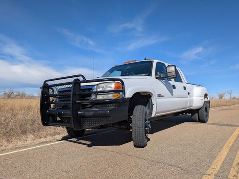 Used 2007 GMC Sierra 3500 SLT w/ Heavy-Duty Power Package image 2