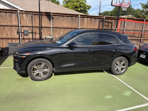 Used 2022 Genesis GV70 3.5T Sport w/ Sport Advanced Package AWD/4WD image 6