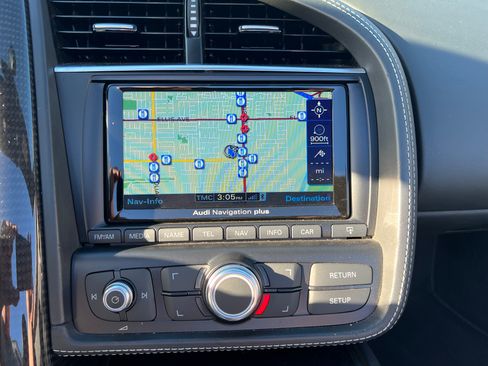 Used 2014 Audi R8 V8 w/ Full Leather Package image 18