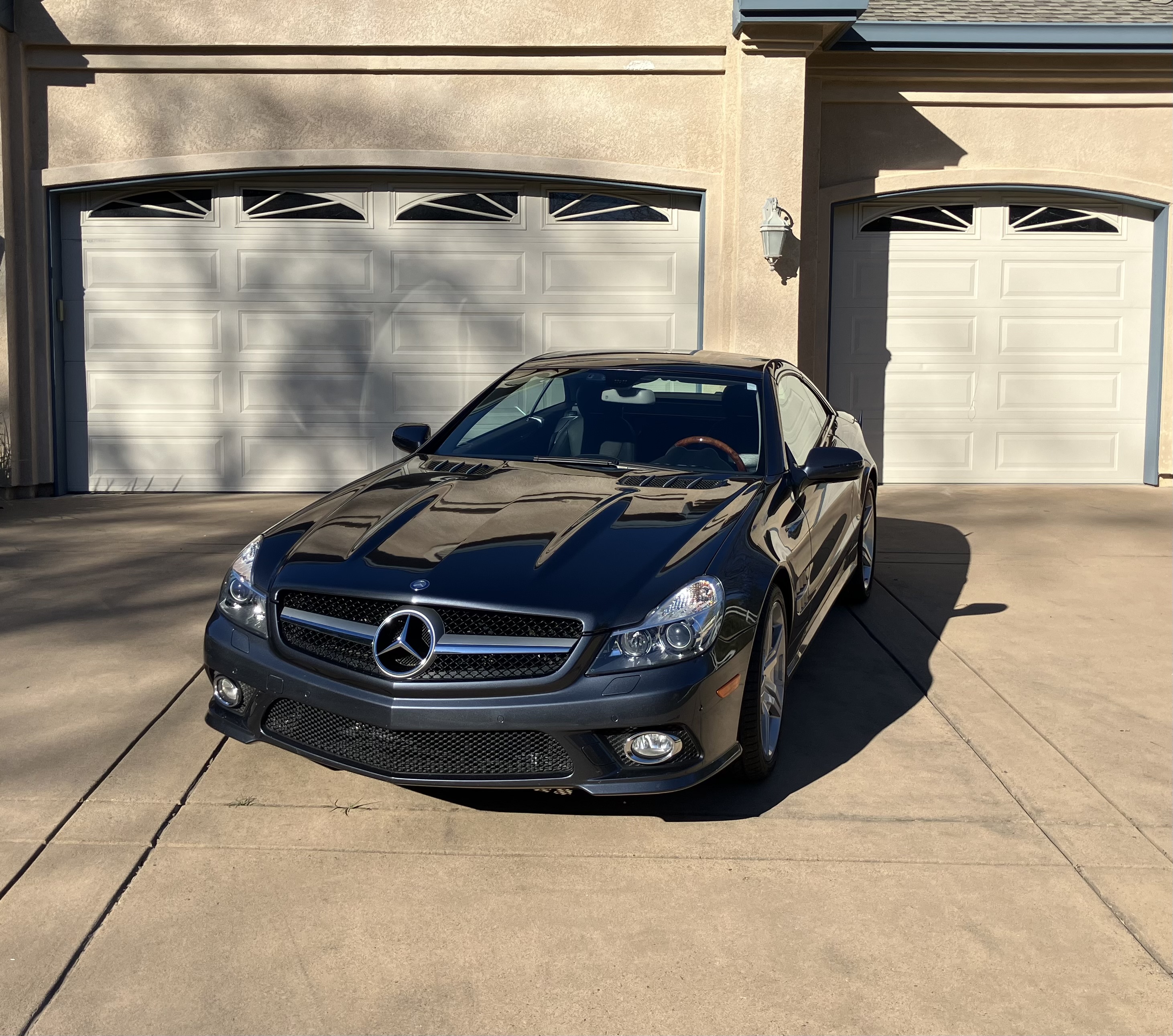 Used 2011 Mercedes-Benz SL 550 image 2