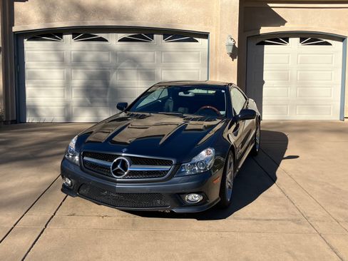 Used 2011 Mercedes-Benz SL 550 image 2