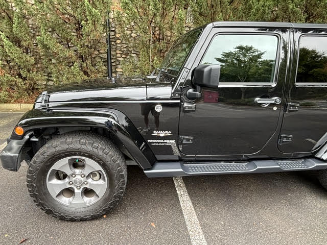 Used 2018 Jeep Wrangler Unlimited Sahara AWD/4WD image 5