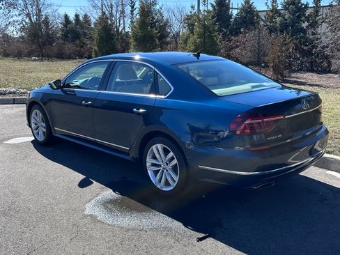 Used 2018 Volkswagen Passat 3.6 SEL Premium image 4