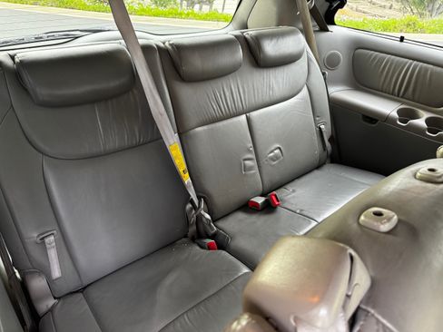 Used 2005 Toyota Sienna XLE Limited image 14