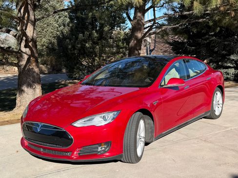 Used 2015 Tesla Model S 85D image 5
