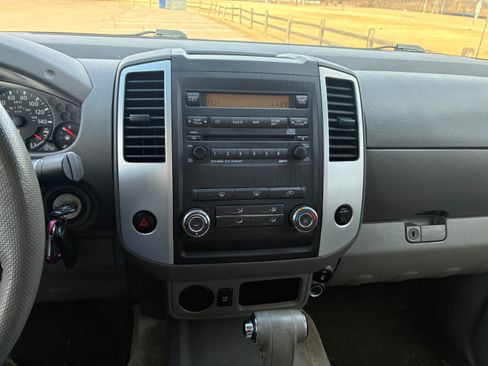 Used 2011 Nissan Frontier SV w/ SV Premium Utility Pkg image 27