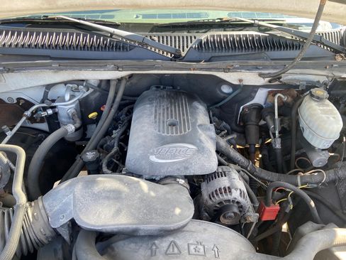 Used 2005 Chevrolet Silverado 2500 W/T image 2