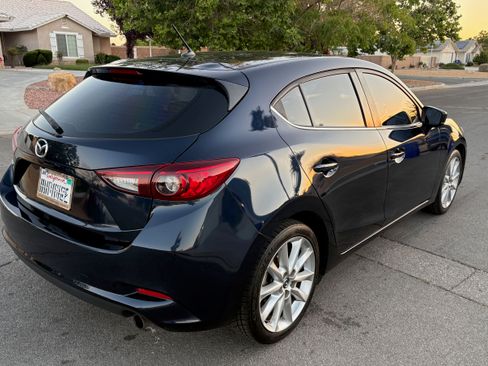 Used 2017 MAZDA MAZDA3 Touring FWD image 4