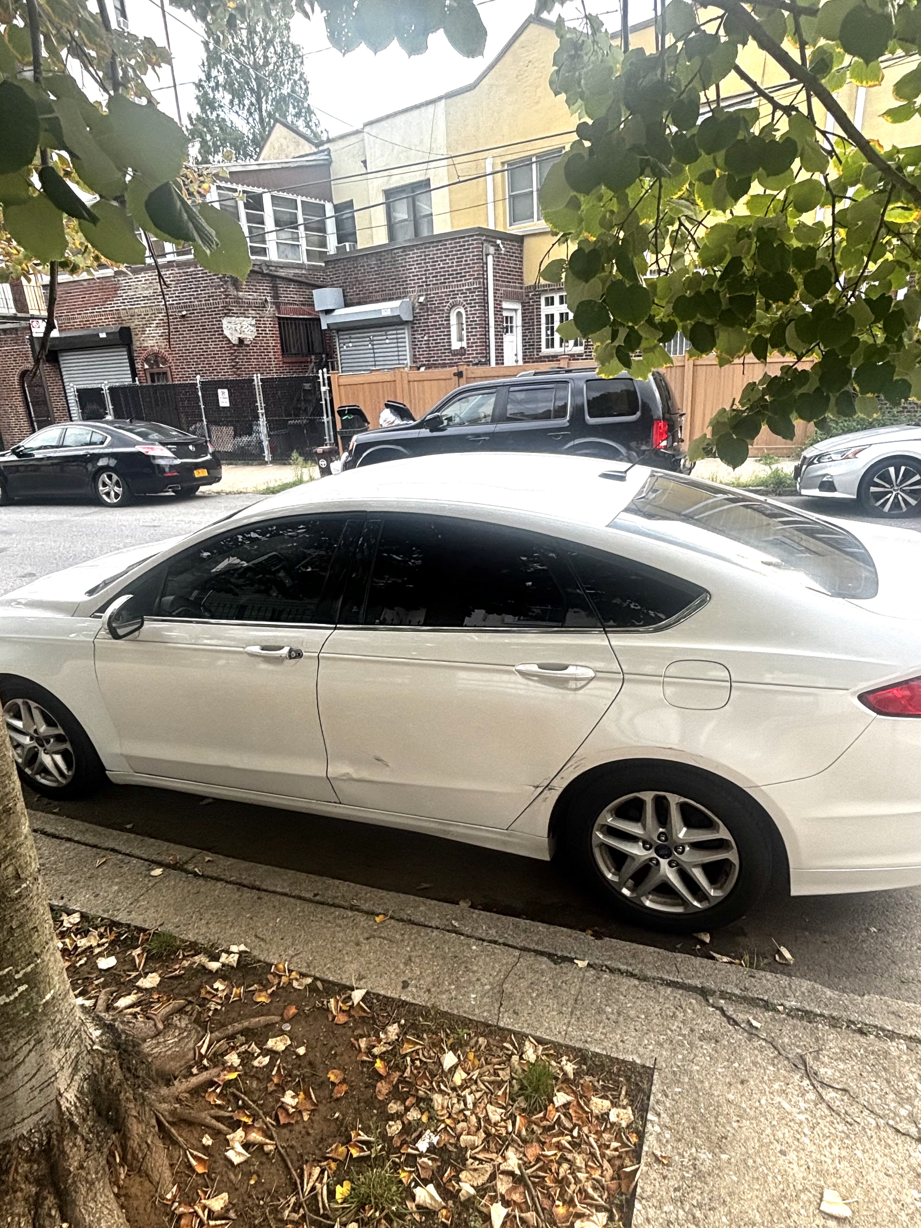Used 2014 Ford Fusion SE FWD image 1