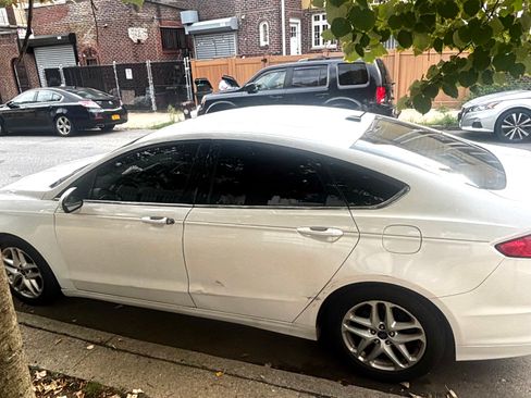 Used 2014 Ford Fusion SE FWD image 1