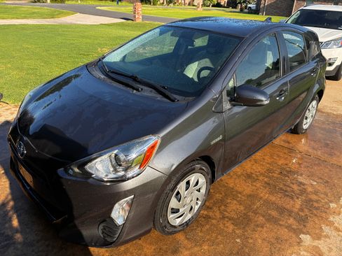 Used 2016 Toyota Prius C One FWD image 1