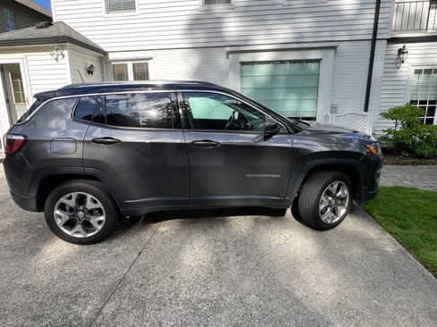 Used 2020 Jeep Compass Limited AWD/4WD image 4