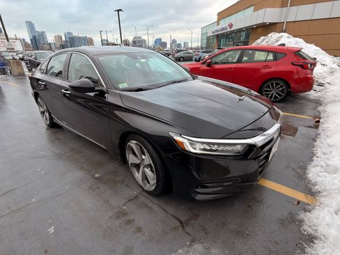 Used 2018 Honda Accord Touring image 8