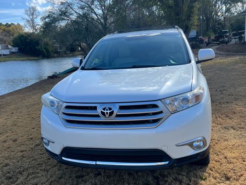 Used 2013 Toyota Highlander FWD image 16